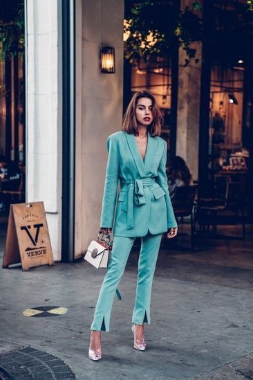 comment porter le tailleur femme invitée de mariage